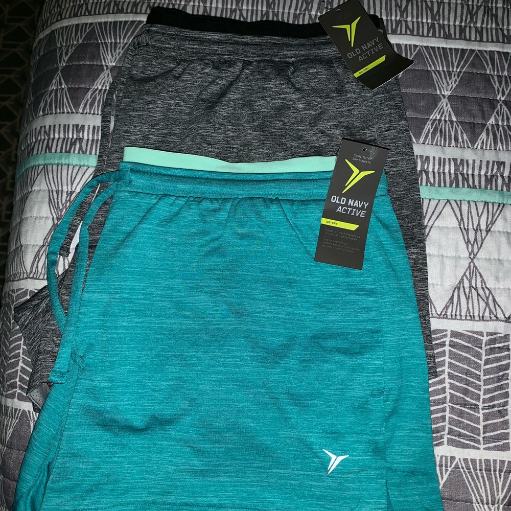 🍓Two NWT Old Navy shorts size Large black & green